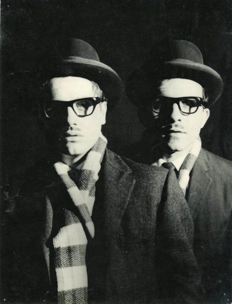 Pasos, voces, alguien… (1965)