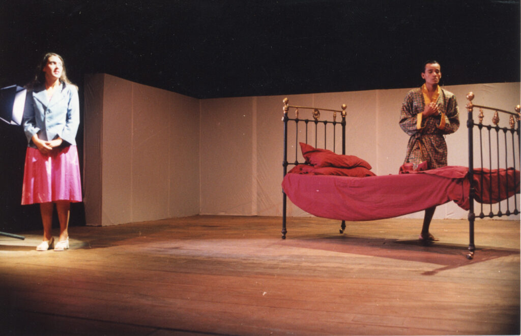 Grande y pequeño (1997)