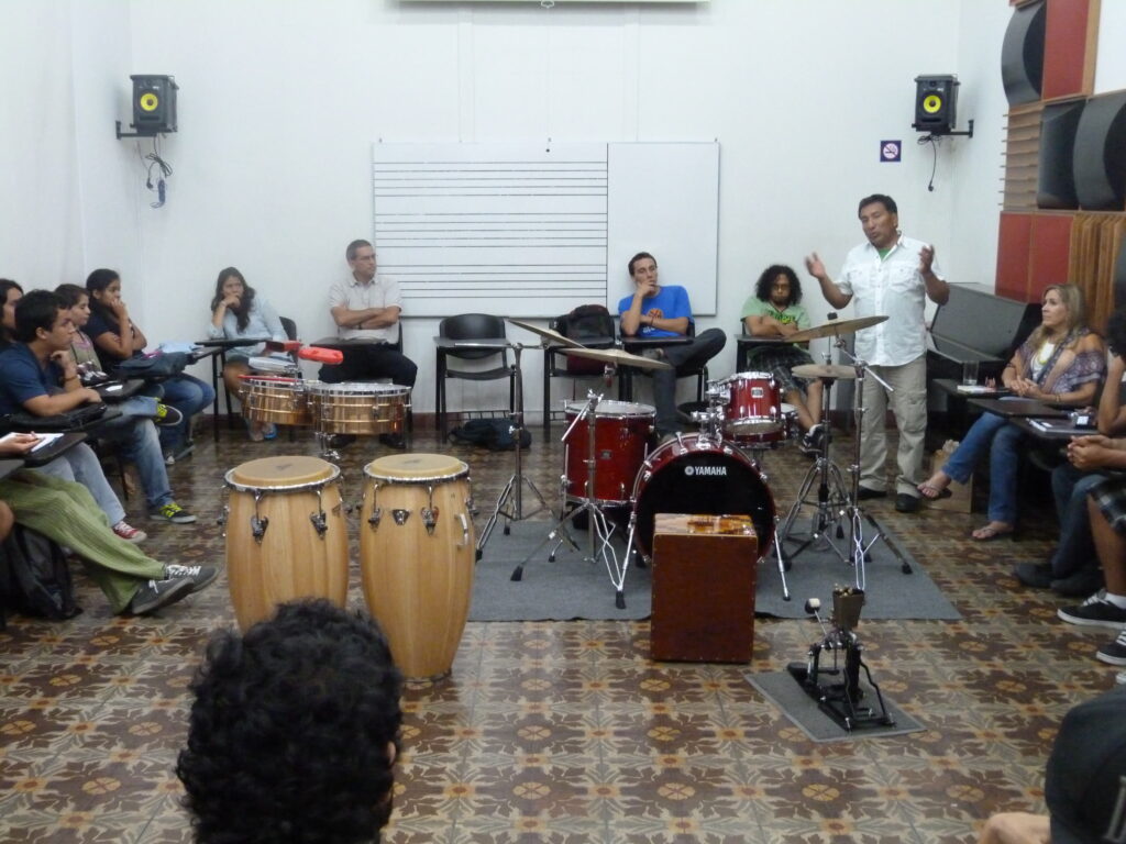 Clase maestra con Alex Acuña (2012)